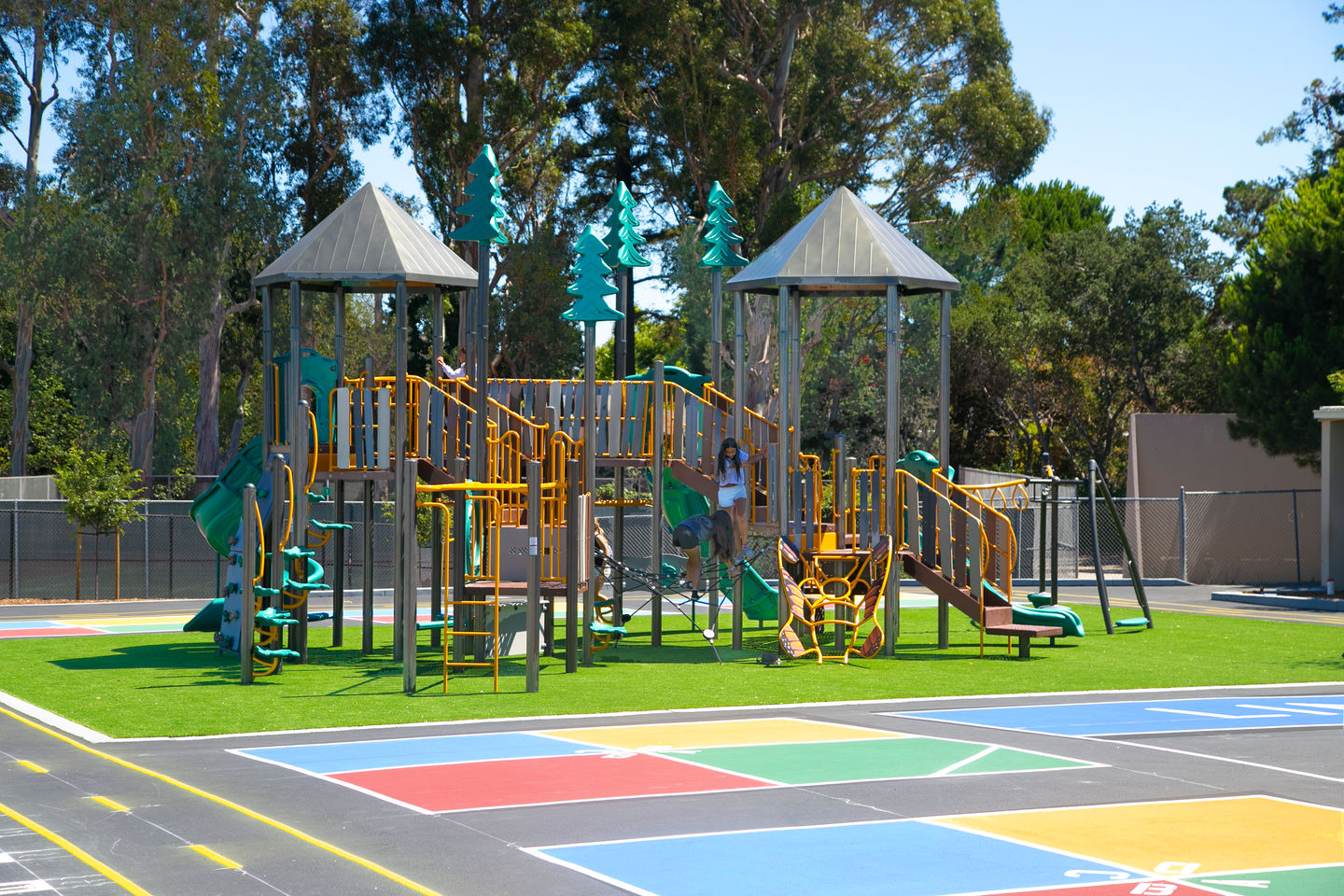 B - LINCOLN ELEMENTARY SCHOOL PLAY YARD