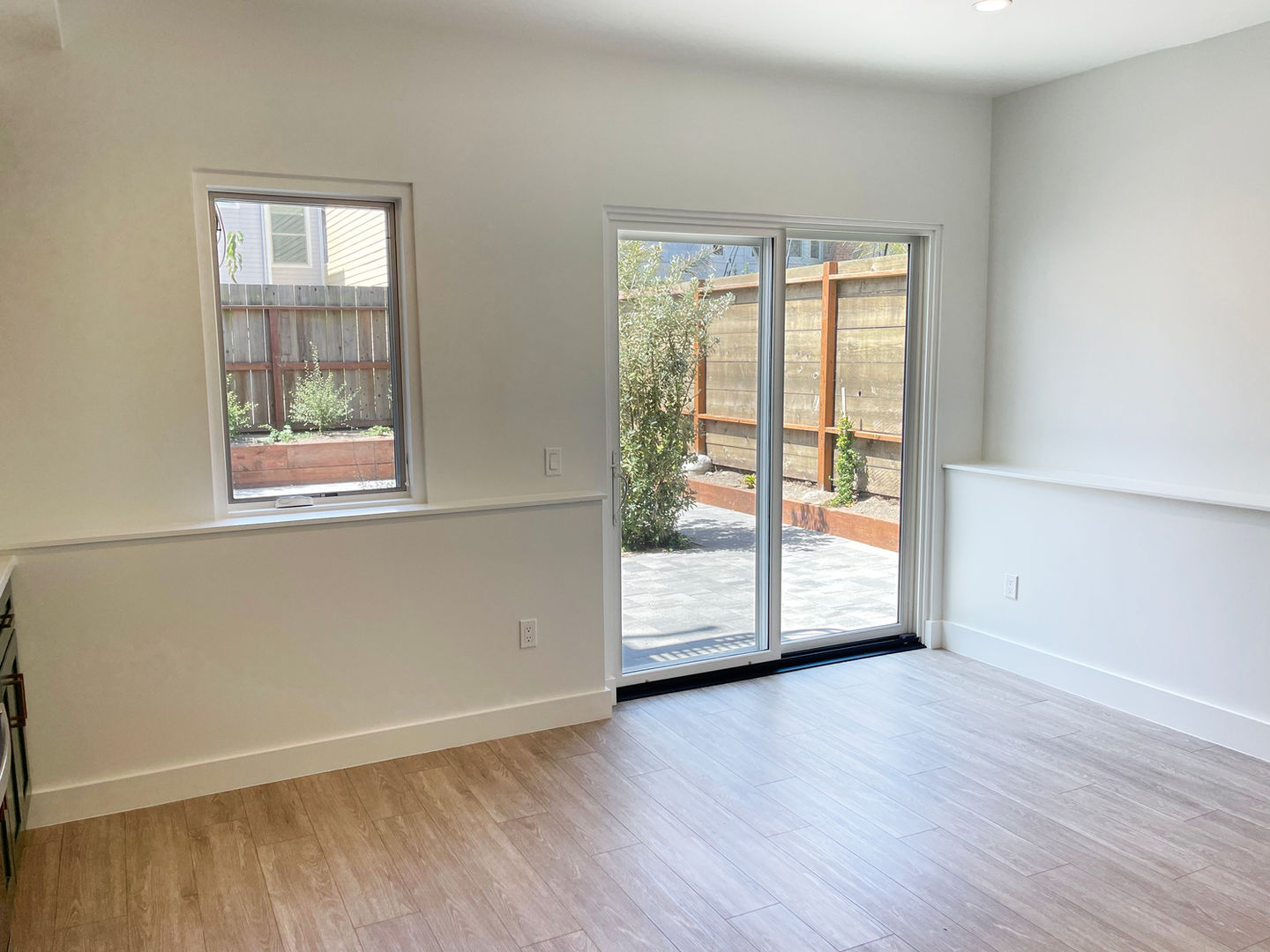 B - 337 10TH AVE-2896