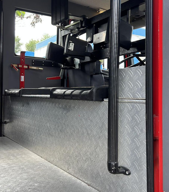 Verkauf von Mercedes Benz "TLF 16/25" Tanklöschfahrzeug durch die Feuerwehrtechnik Berlin. Wir verkaufen gebrauchte Feuerwehrfahrzeug und gebrauchte Einsatzfahrzeuge. Verkauf von neuen Feuerwehrfahrzeugen und Einsatzfahrzeugen. Löschfahrzeug