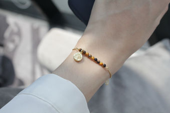 The Magician Pendant Tarot Collection - 18k Gold
สร้อยข้อมือมงคล จี้ออกแบบจากไพ่ยิปซีที่ดีที่สุด