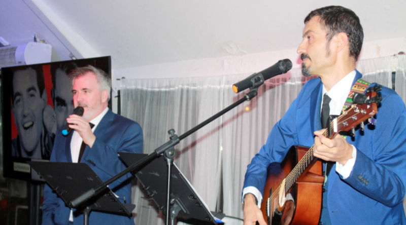 El grupo "Hermanófonos" nos transportó a tiempos de juventud con las canciones del Dúo Dinámico