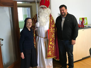 Mandarinen, Nüsse und brave „Kinder“