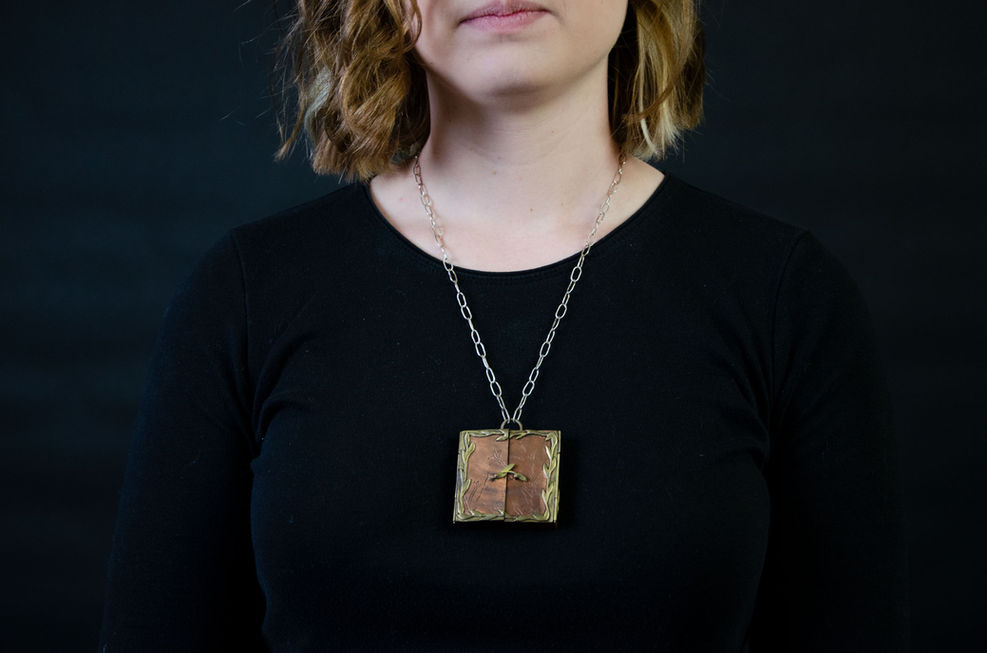 Wearable cabinet style reliquary