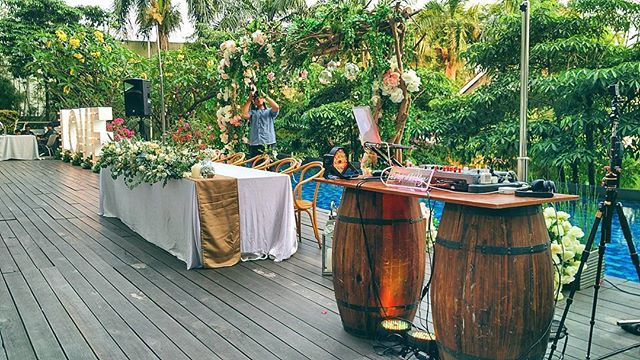 We're Enjoying the sunset on Veranda Hotel's Poolside for the Wedding Reception of Dennise & Chika at _wyls_kitchen Jakarta___#grandsaveroho