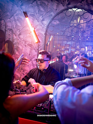 Wedding AfterpartyTerseru ! Nge-DJ di Elisse Lounge, The Tribrata Jakarta untuk Rara & Rafi
