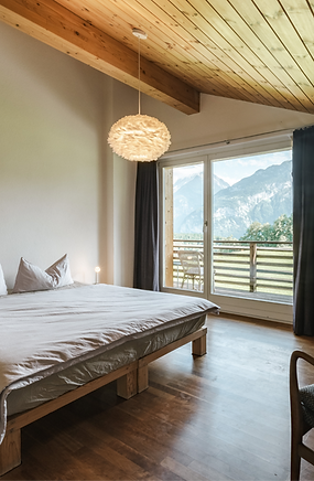 Bed and Breakfast Maetteli in Hasliberg Zimmer Veilchen mit Blick auf die Berge