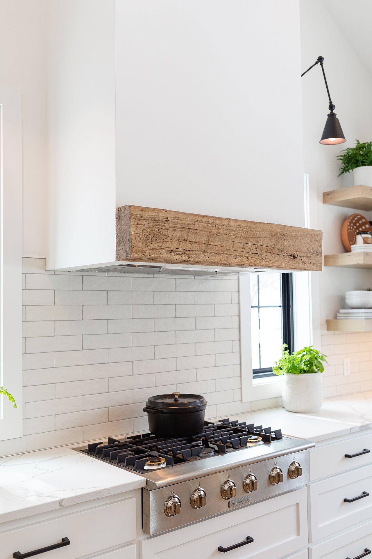 Kitchen hood mantel