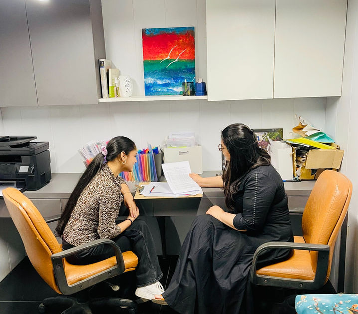 Discussion session with the therapist.jpeg