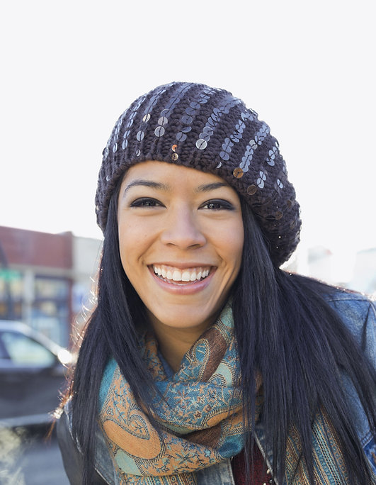 Mujer joven con el pelo Negro