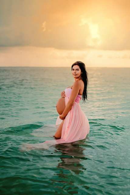 Sunrise-Maternity-Photoshoot-Anna-Maria-Island-Bean-Point_21.jpg
