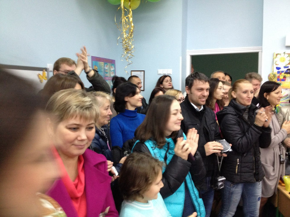 Батьки як діти радіють святу