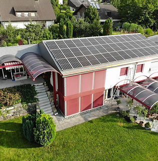 Sanierung Wohnhaus in Lohn-Ammannsegg - Eternit-Fassade, PV-Anlage & Speicherlösung