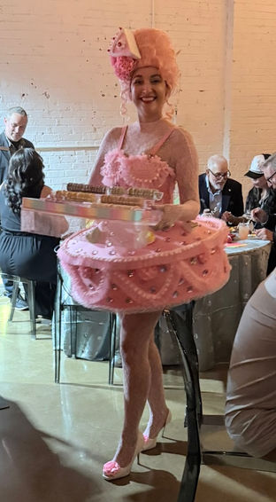 cupcake talent at event