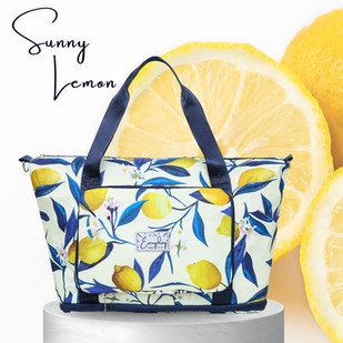 Die Everyday Tasche im Design Sunny Lemon. Weisse Basis mit Zitronen Print