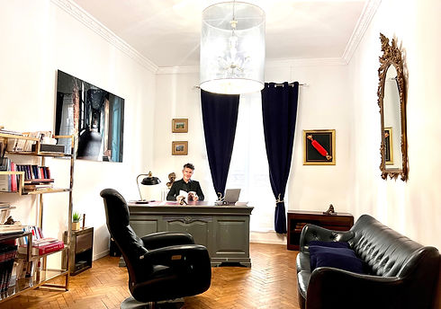 expert-hypnose-nice-gerome-ettzevoglov-au-bureau.jpeg