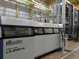 ファイバーレーザ複合加工機 導入!