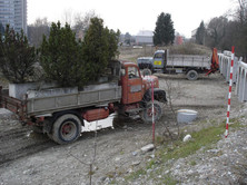 Geräte + Betonelemente bereit zum Weiterbau .jpeg