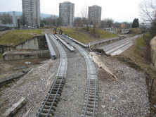 Auf der Köbi-Karrer-Brücke liegen weitere Geleise .jpeg