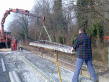 Norbert + Peter verlegen weitere 36 Meter Gleis .jpeg