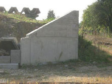 Flügelwand bei der Bahnhofbrücke .jpeg