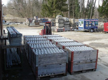 Am 22.3.06 sind 10 Paletten mit 1900 Schwellen angekommen .jpeg