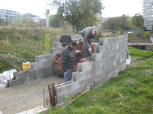 Die Tunnelmauer wird ausbetoniert. .jpeg