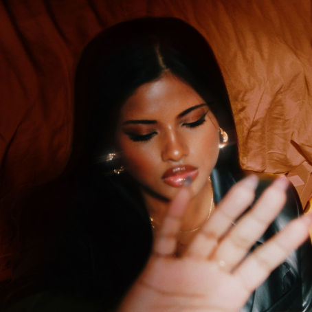 "h8 u" - Véyah | Review