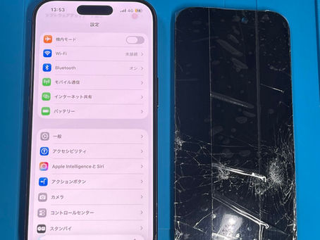 豊橋のi-SS豊橋店で画面とフレーム修理後のiPhone 17と取り外した破損ディスプレイ