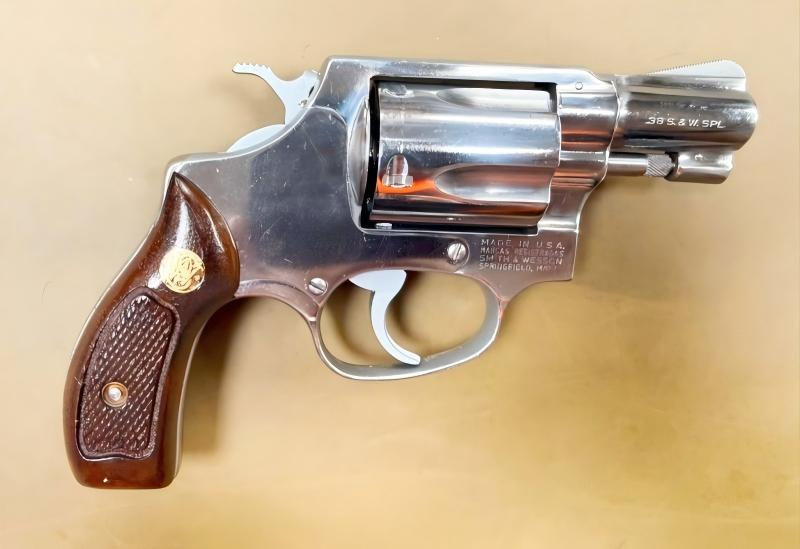 REVÓLVER SMITH & WESSON MODELO 60 CALIBRE .38 SPL