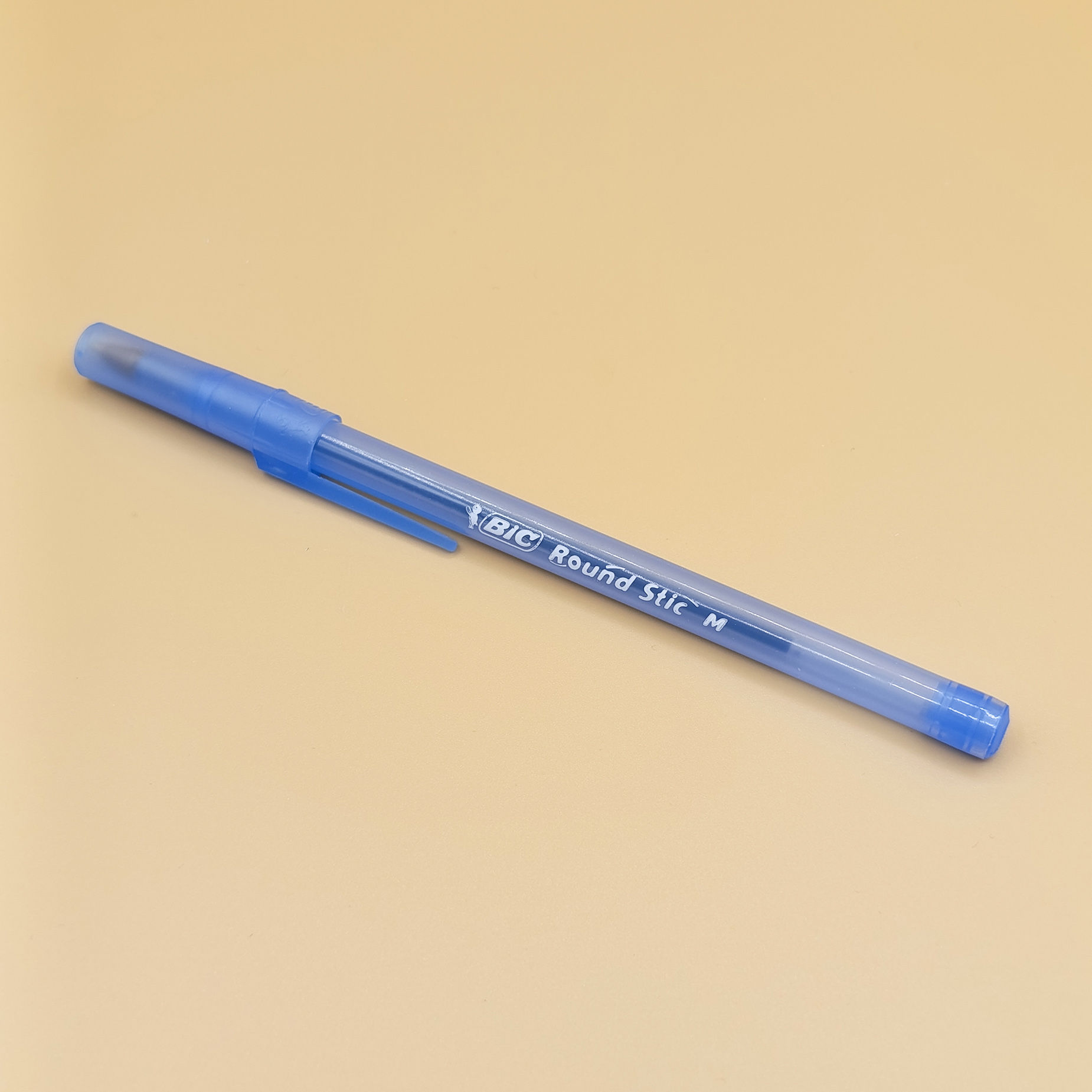 BIC Round Stic M Mavi Tükenmez Kalem Orta Uçlu Şeffaf Gövdeli Yazı Kalemi