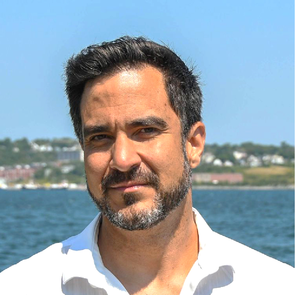 Writer: Luiz Eduardo Câmara