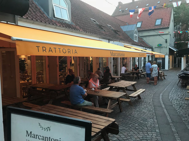 Weinor Topas markiser, monteret på italiensk restaurant i Odense