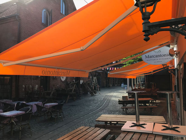 Weinor Topas markiser, monteret på italiensk restaurant i Odense