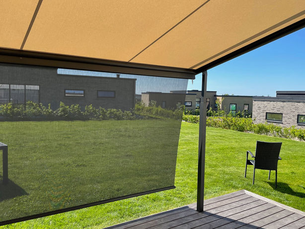 Weinor Plaza Viva med volant plus, rullergardin i fronten. der sikrer privatlivet, monteret i Ry