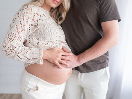 Capturing the Magic of Motherhood: Lacy's Beautiful Maternity Session