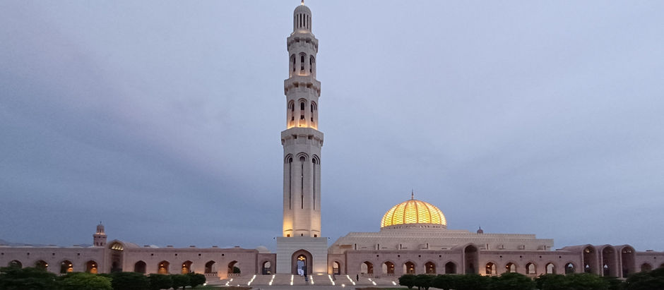 lumière dans la nuit omanaise, le minaret