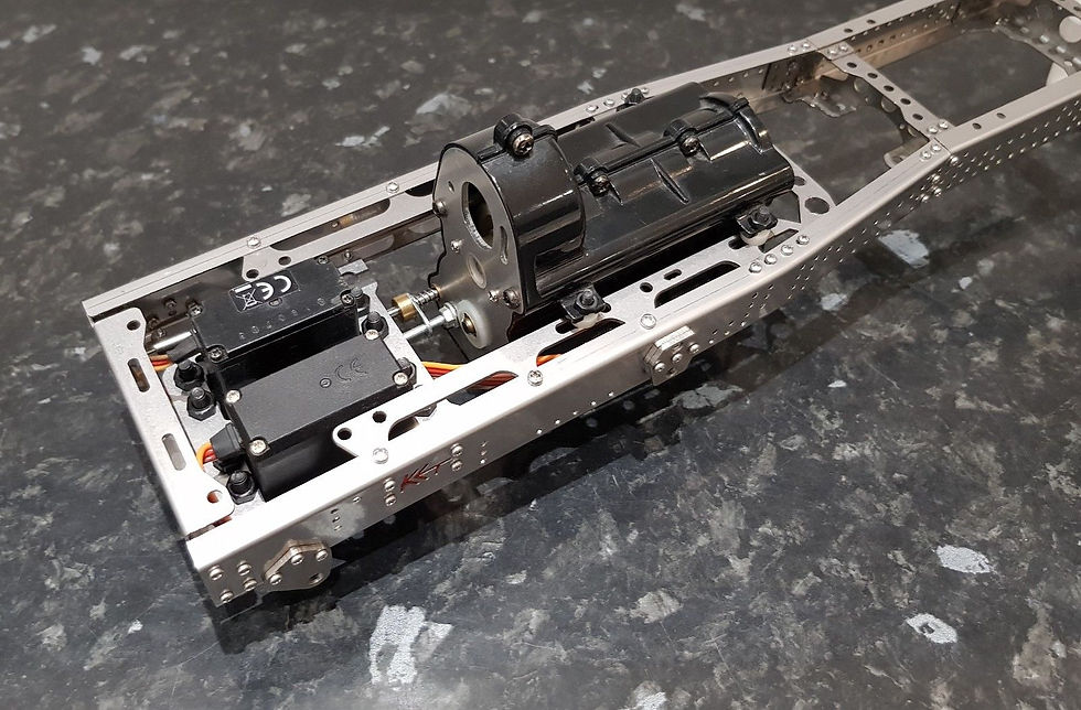 Thumbnail: 426mm Frame 4x2 SuperShort voor Tamiya 1/14 vrachtwagen STAAL
