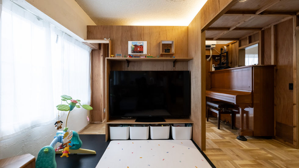 クローゼットの壁に配置したテレビ