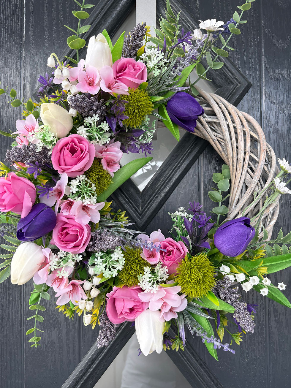 Thumbnail: Handmade Mixed Tulip Wreath 
