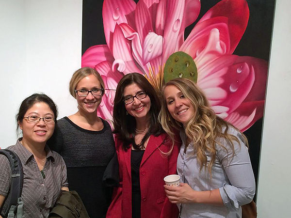 Exposicion de pinturas de flores con rocio, Juan Bernal