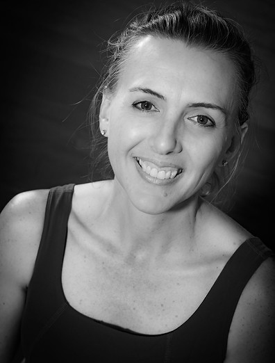 bent mat yoga - Tanya