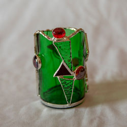 mittelgroßes grünes Windlicht