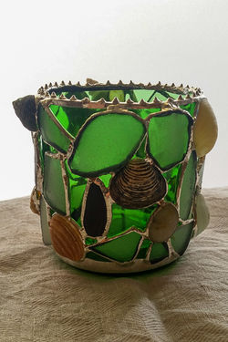 mittelhohes grünes Teelicht