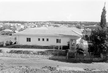 מבנה קופת חולים ברחוב התקוה (בן-גוריון). לשכת העיתונות הממשלתית.jpg