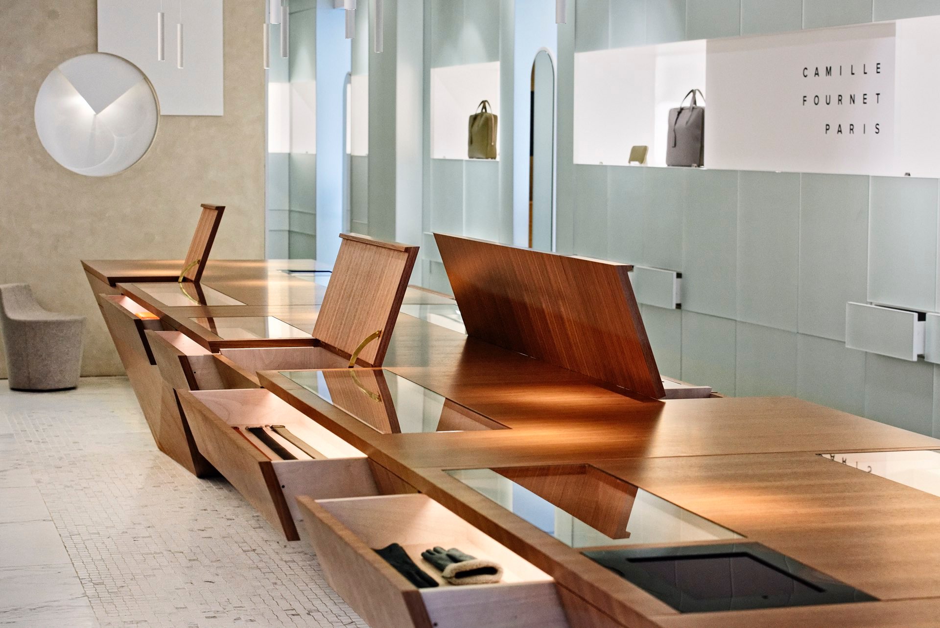 TABLE DES SENS