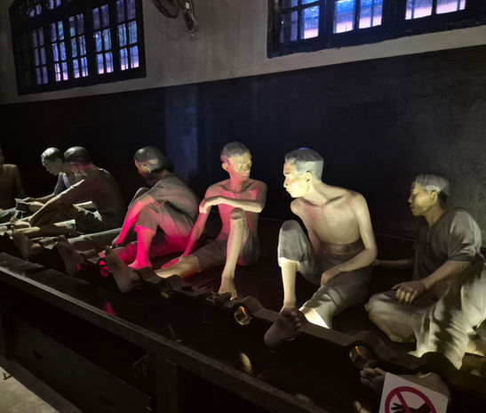 hoa lo prison display