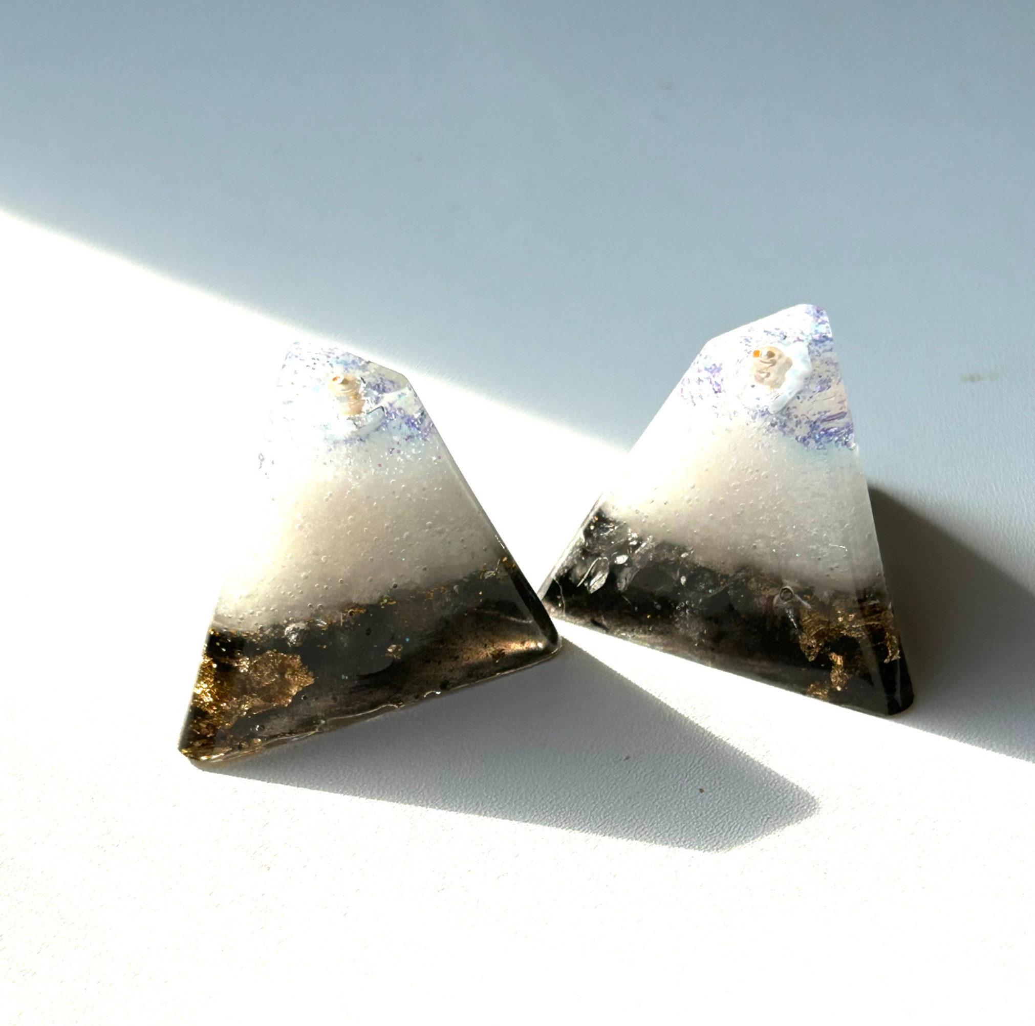 お花と麻炭と 塩オルゴナイト 山型