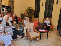 Jo Lapinski, Di Anne's quests and Leslie Martin and Celina looking on at Mary Bragg discus