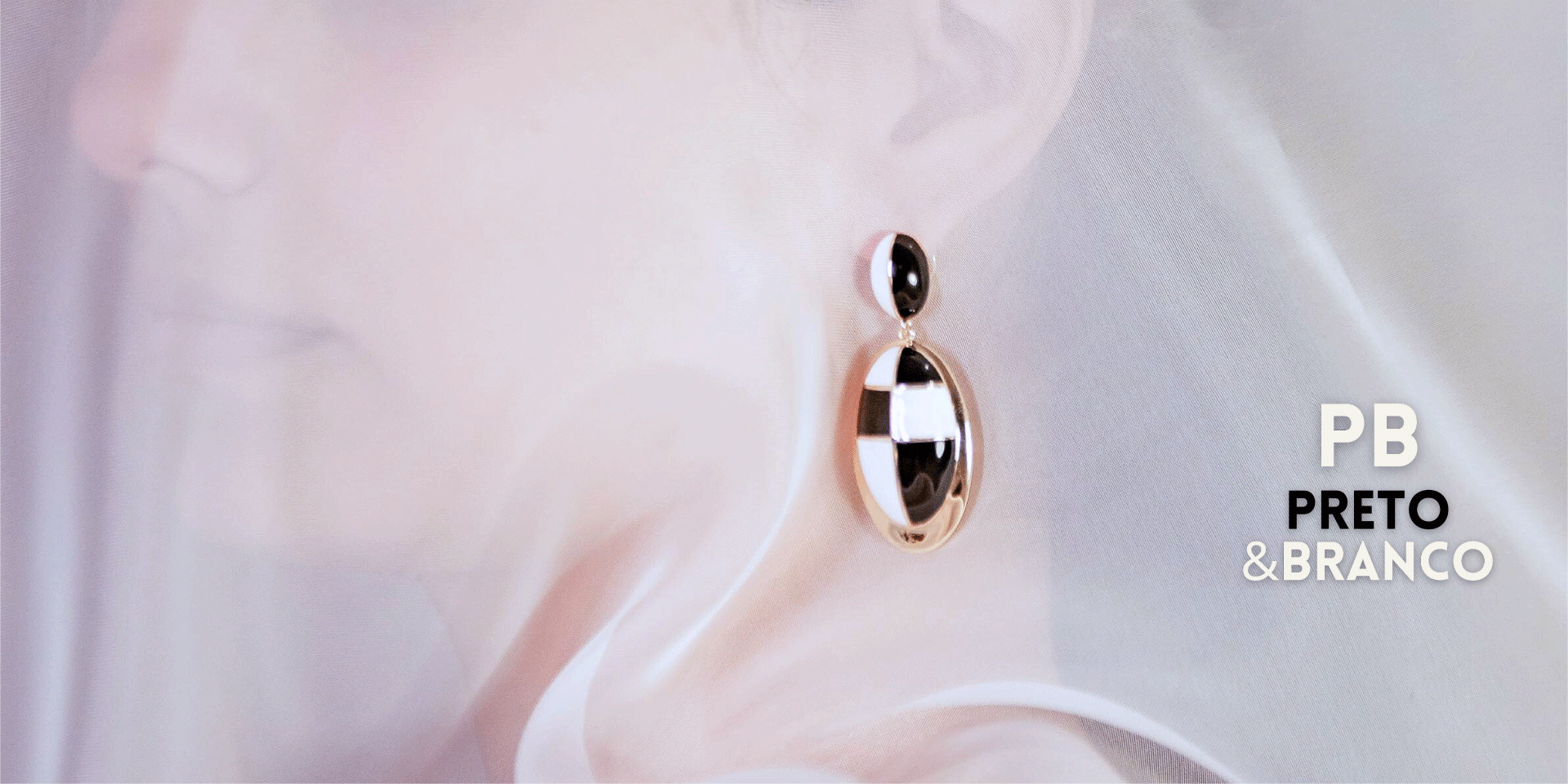 brinco pendente esmaltado em preto e branco, elegante e versátil