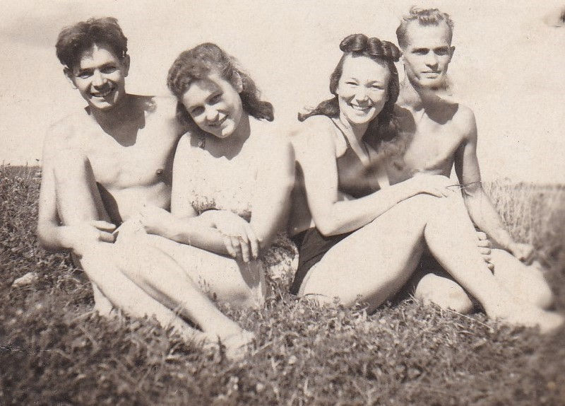 А.Иванов., М.Остапенко, Л.Пищикова, В.Щегловский. Фото 1946г.